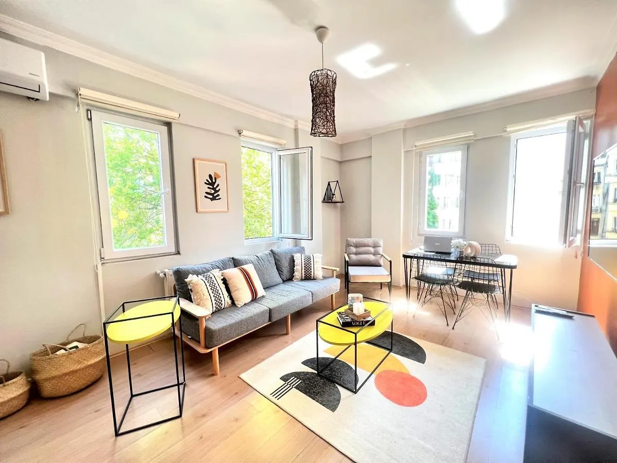 Wonder Homes- Cozy Flat, 2Br, Terrace, Cihangir, Frz3 Istanbul