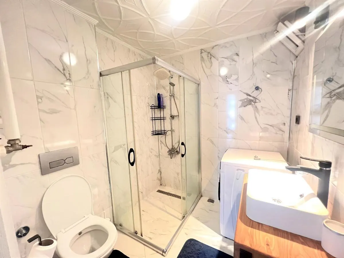 Wonder Homes- Cozy Flat, 2Br, Terrace, Cihangir, Frz3 Istanbul