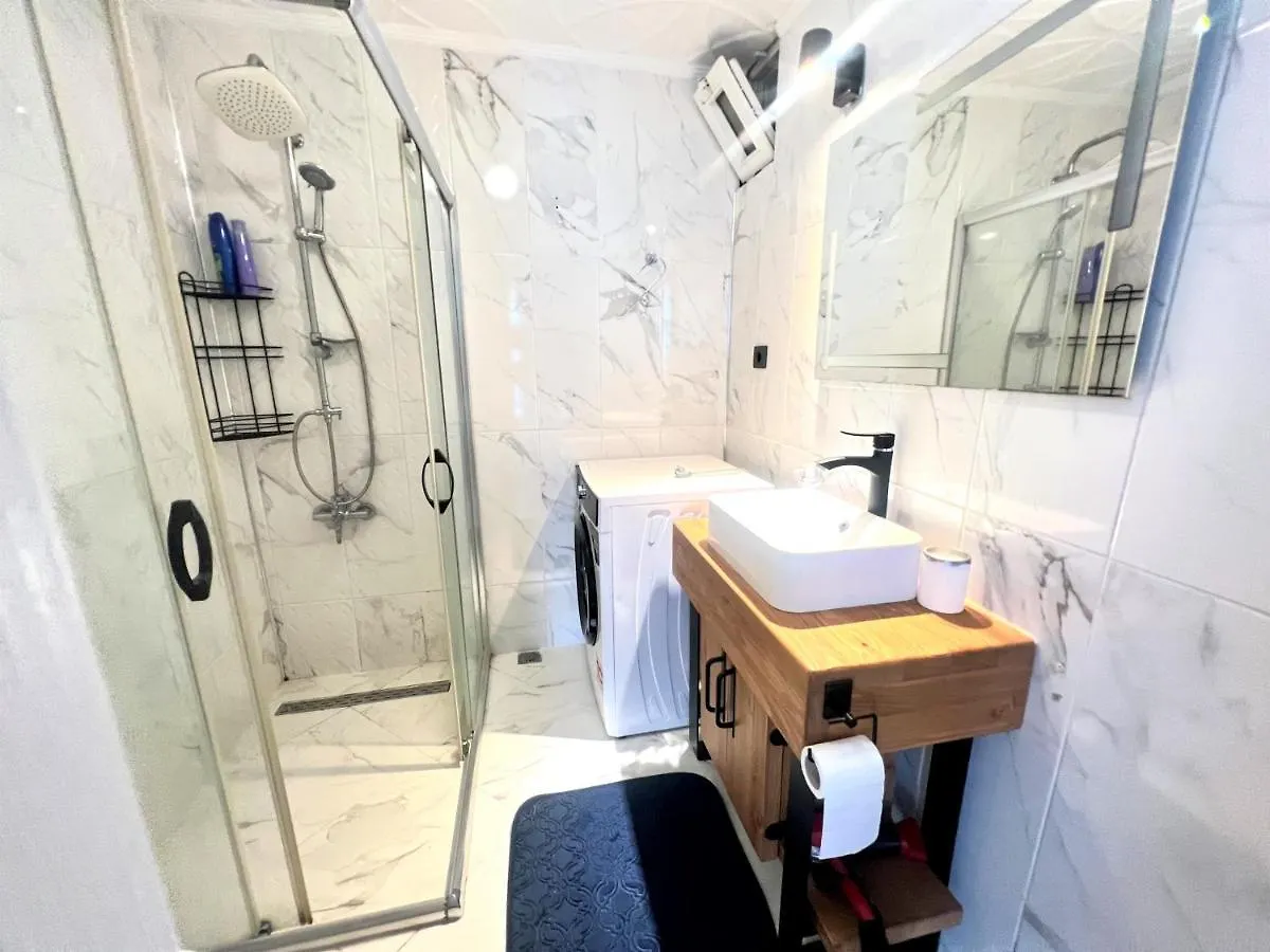 Wonder Homes- Cozy Flat, 2Br, Terrace, Cihangir, Frz3 Istanbul